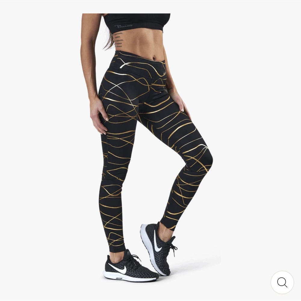 NIKE Icon Clash Fast Tight. Black/met gold. Size medium. EUC